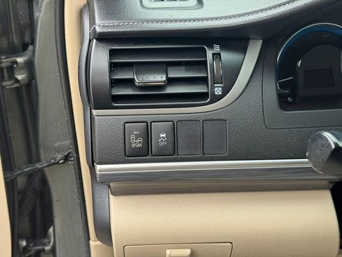 Used 2013 Toyota Camry XLE w/ Leather Pkg image 26