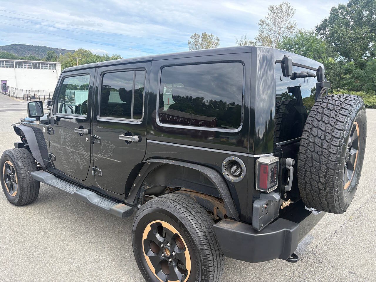 Used 2014 Jeep Wrangler Unlimited Sahara AWD/4WD image 13
