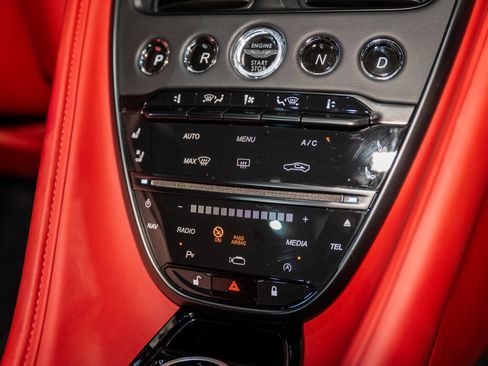 Used 2023 Aston Martin DB11 Coupe image 32