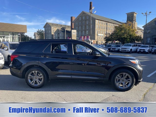 Used 2023 Ford Explorer XLT w/ Equipment Group 202A AWD/4WD image 3