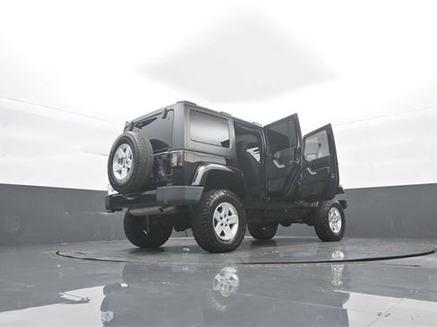 Used 2017 Jeep Wrangler Unlimited Sahara image 37