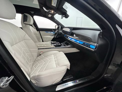 Used 2023 BMW 760i xDrive image 41