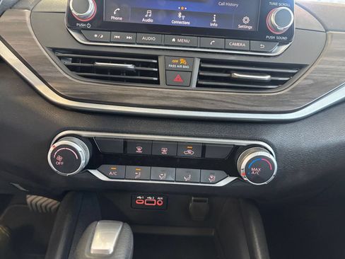 Used 2025 Nissan Altima 2.5 SV FWD image 17
