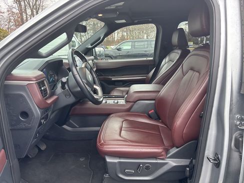 Used 2024 Ford Expedition Limited image 5
