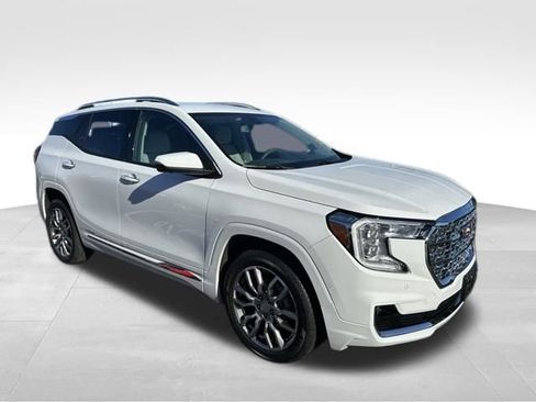 Used 2024 GMC Terrain Denali w/ Denali Premium Package image 11