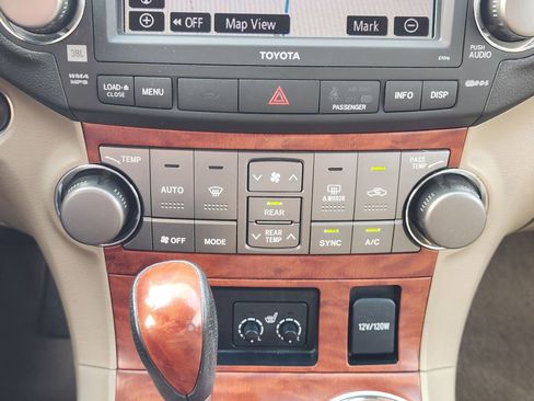 Used 2010 Toyota Highlander Limited image 19