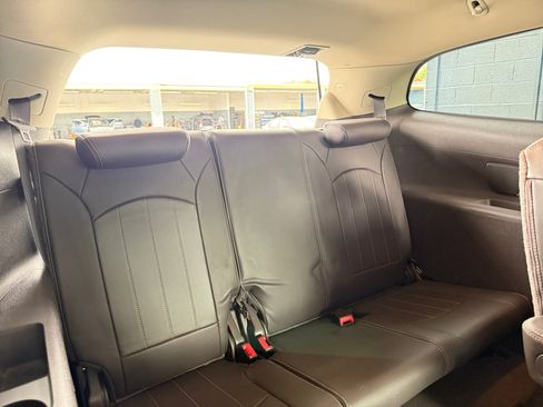Used 2013 Buick Enclave Premium image 16