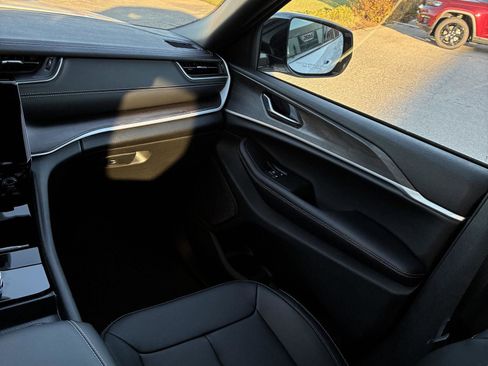 New 2025 Jeep Grand Cherokee L Limited image 11