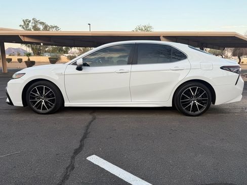 Used 2021 Toyota Camry SE image 6