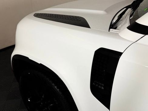 New 2026 Land Rover Defender 130 X-Dynamic SE image 13