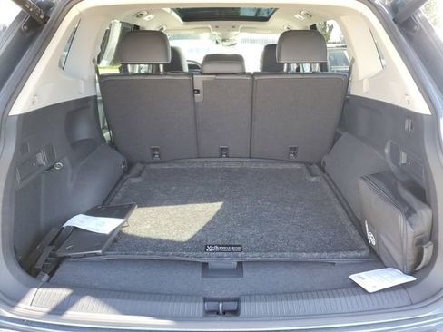 Used 2024 Volkswagen Tiguan SE image 9