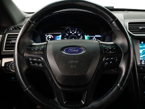 Used 2017 Ford Explorer XLT w/ Equipment Group 202A image 13
