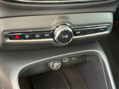 New 2025 Volvo XC40 B5 Ultra w/ Protection Package image 13