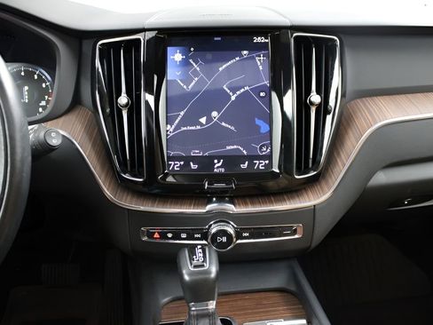 Used 2019 Volvo XC60 T5 Momentum w/ Multimedia Package image 21