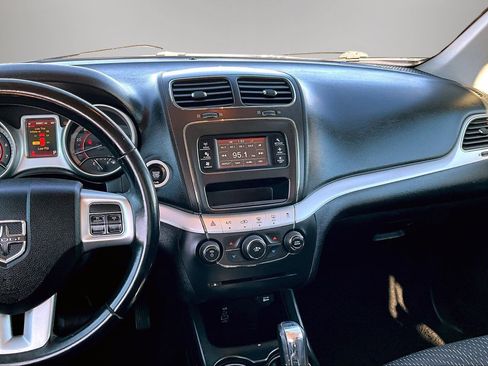 Used 2018 Dodge Journey SE w/ Popular Equipment Group image 9