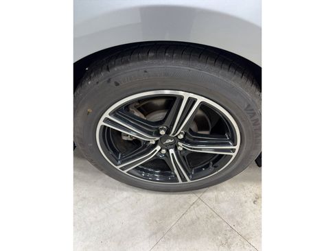 Used 2024 Ford Mustang Premium image 8