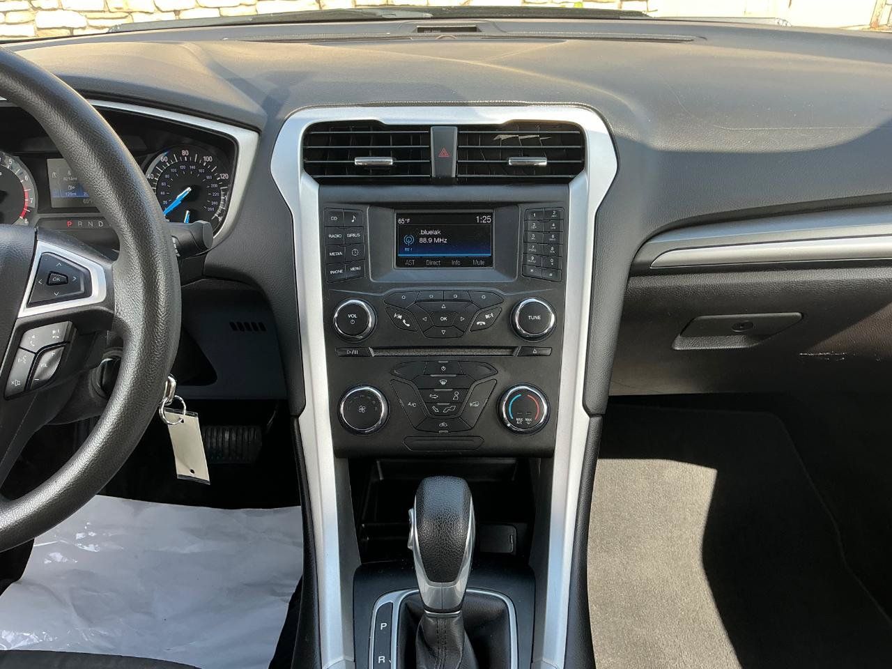 Used 2016 Ford Fusion SE FWD image 20