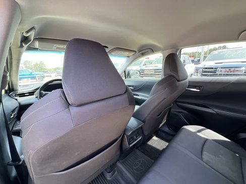 Used 2021 Toyota Venza LE image 11