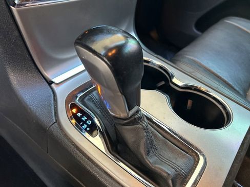 Used 2019 Jeep Grand Cherokee Limited w/ Luxury Group II image 8