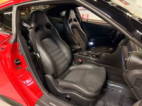 Used 2018 Nissan GT-R Premium AWD/4WD image 22