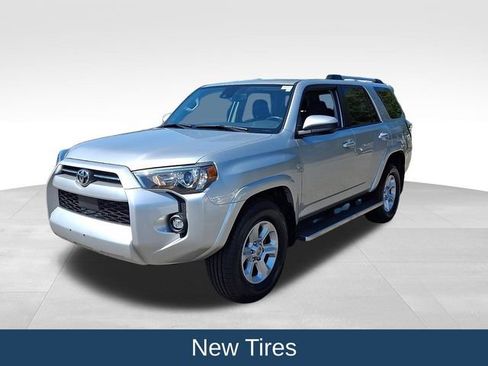 Used 2022 Toyota 4Runner SR5 AWD/4WD image 4