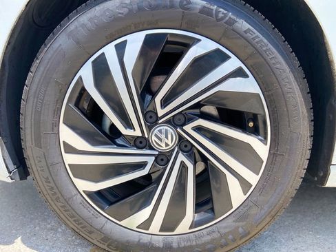 Used 2020 Volkswagen Jetta SE w/ SE Cold Weather Package FWD image 9