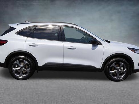 Used 2025 Ford Escape ST-Line AWD/4WD image 2