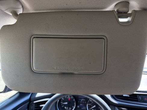 Used 2020 Nissan Rogue S FWD image 28