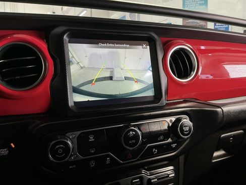 Used 2020 Jeep Wrangler Unlimited Sahara AWD/4WD image 20