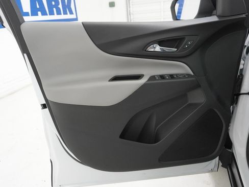 Used 2023 Chevrolet Equinox LS w/ LS Convenience Package image 12