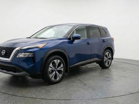 Used 2023 Nissan Rogue SV image 3