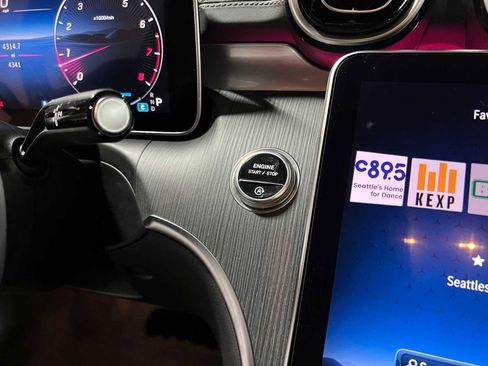 Used 2025 Mercedes-Benz C 300 4MATIC Sedan image 29