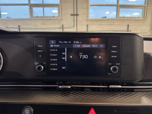 Certified 2024 Kia Carnival LX image 17