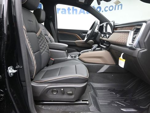 New 2025 GMC Canyon Denali w/ LPO, Denali Black Edition image 7