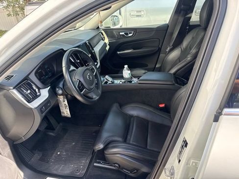 Used 2022 Volvo XC60 B5 Inscription w/ Advanced Package FWD image 3