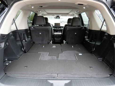 Used 2024 Honda Pilot Touring image 10