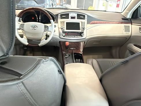 Used 2011 Toyota Avalon Limited FWD image 26