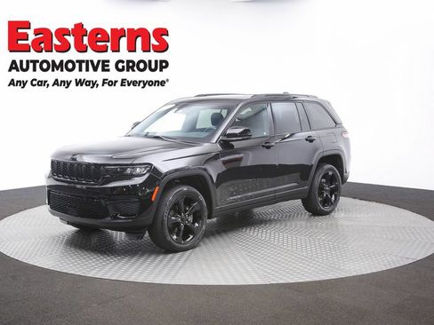Used 2024 Jeep Grand Cherokee Altitude AWD/4WD image 57
