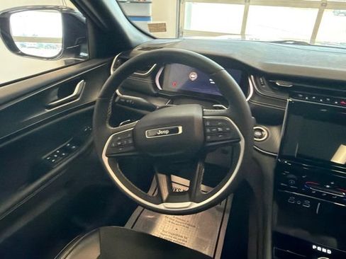 Used 2023 Jeep Grand Cherokee Altitude AWD/4WD image 29
