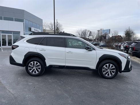 Used 2025 Subaru Outback Premium w/ Popular Package #1 image 4