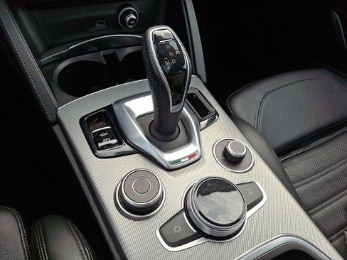 Used 2022 Alfa Romeo Stelvio Veloce image 18