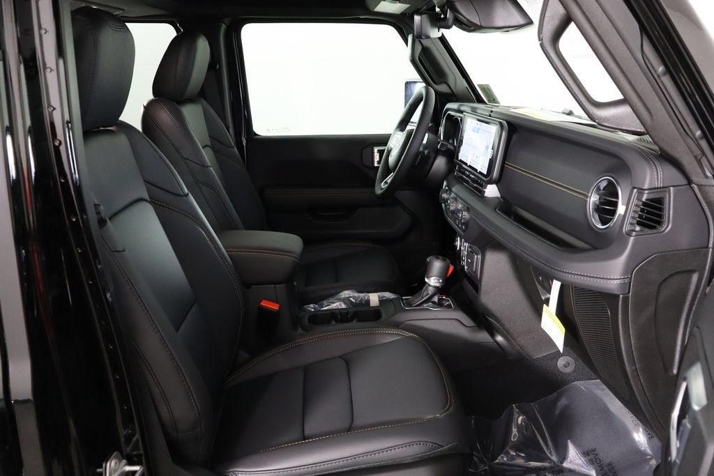 New 2027 Jeep Wrangler Unlimited Sahara AWD/4WD image 18