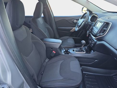 Used 2017 Jeep Cherokee Latitude image 12