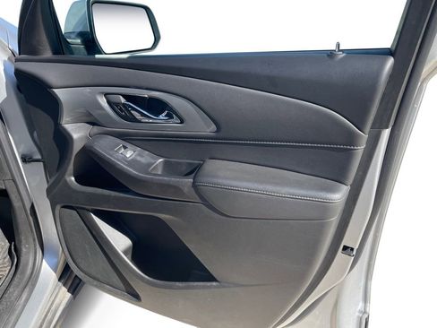 Used 2022 Chevrolet Traverse LT image 17