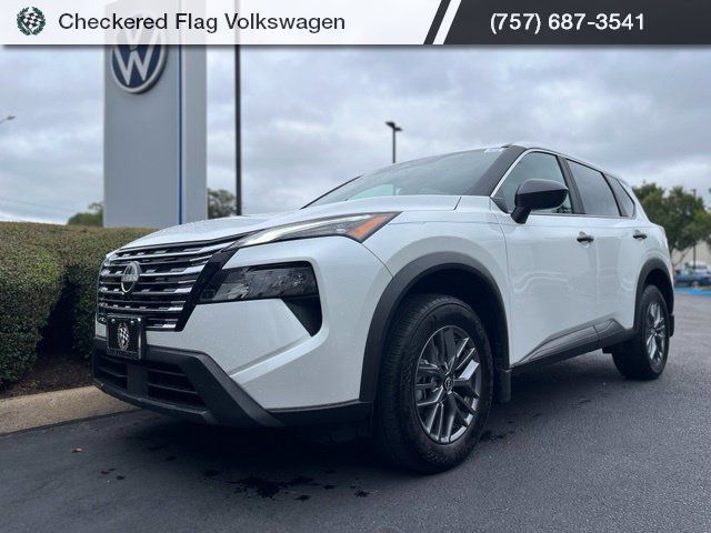 Used 2024 Nissan Rogue S AWD/4WD image 1