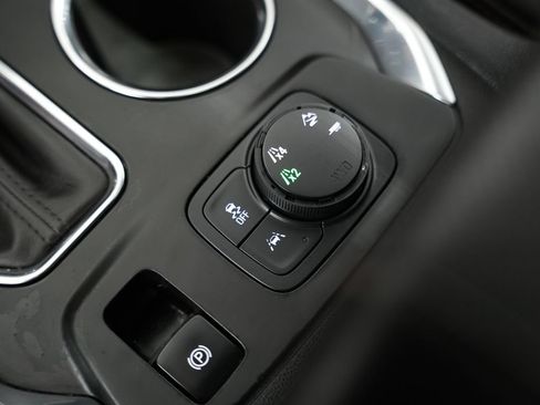 Used 2018 Chevrolet Traverse Premier AWD/4WD image 32