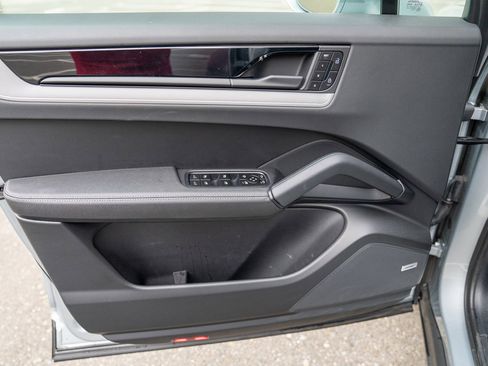 Used 2024 Porsche Cayenne image 10
