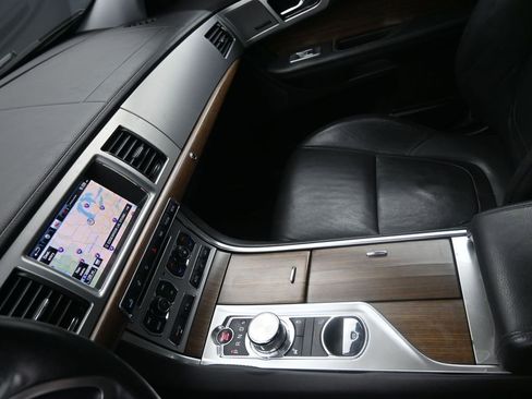 Used 2015 Jaguar XF Premium image 16