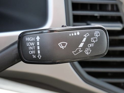 Certified 2023 Volkswagen Atlas Cross Sport SE image 34