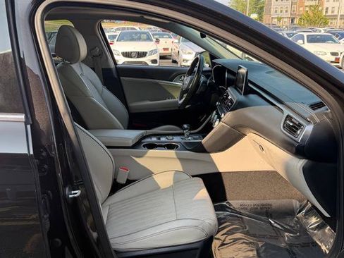Used 2019 Genesis G70 2.0T Advanced w/ Elite Package RWD image 14